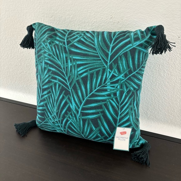 ❌SOLD❌ NWT Set of 3 Palm Leaf Print Tropical Tasseled Accent Pillows Teal Black - Picture 8 of 10